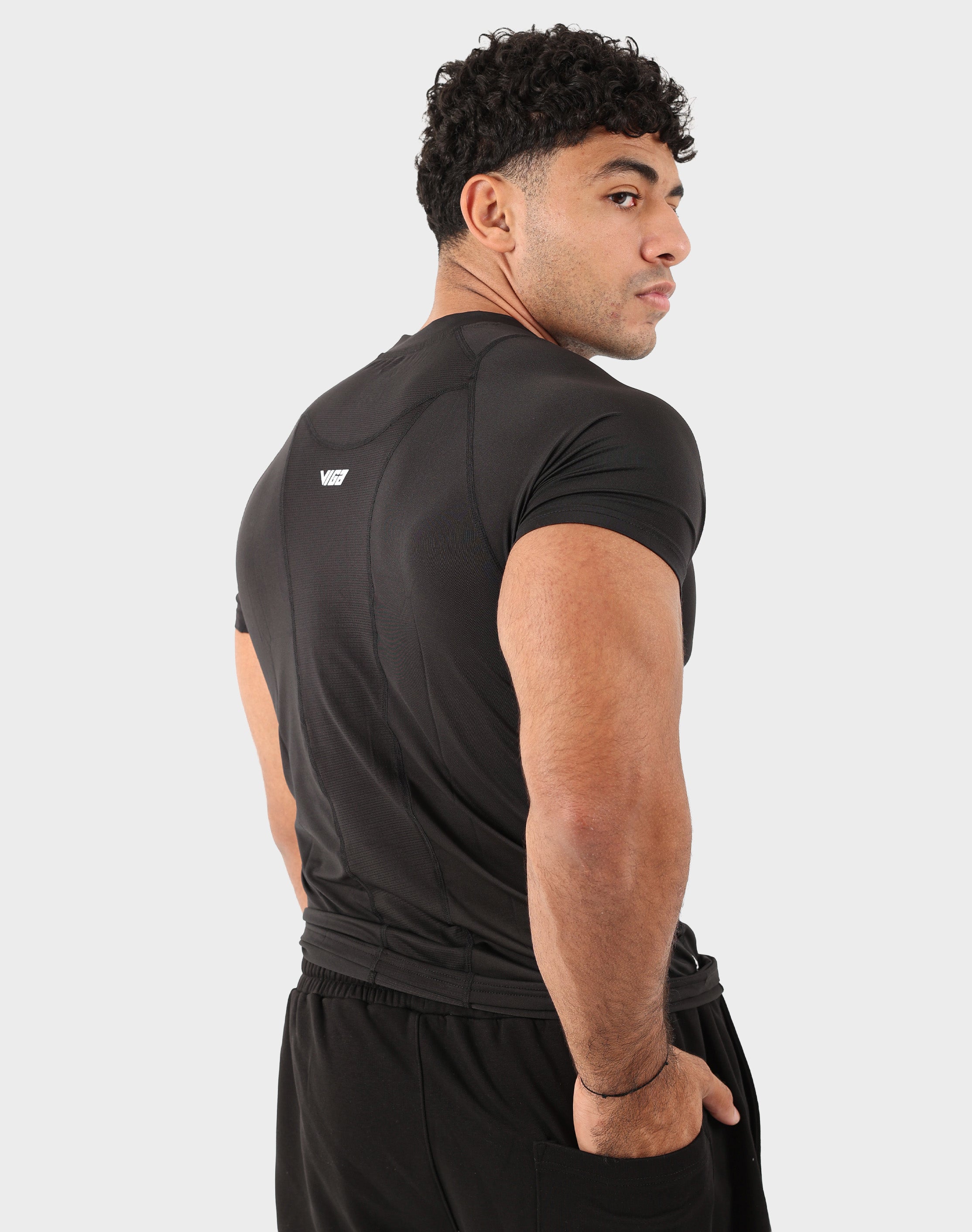 Viga Sculpt Tee — men's slim fit dry-fit training top