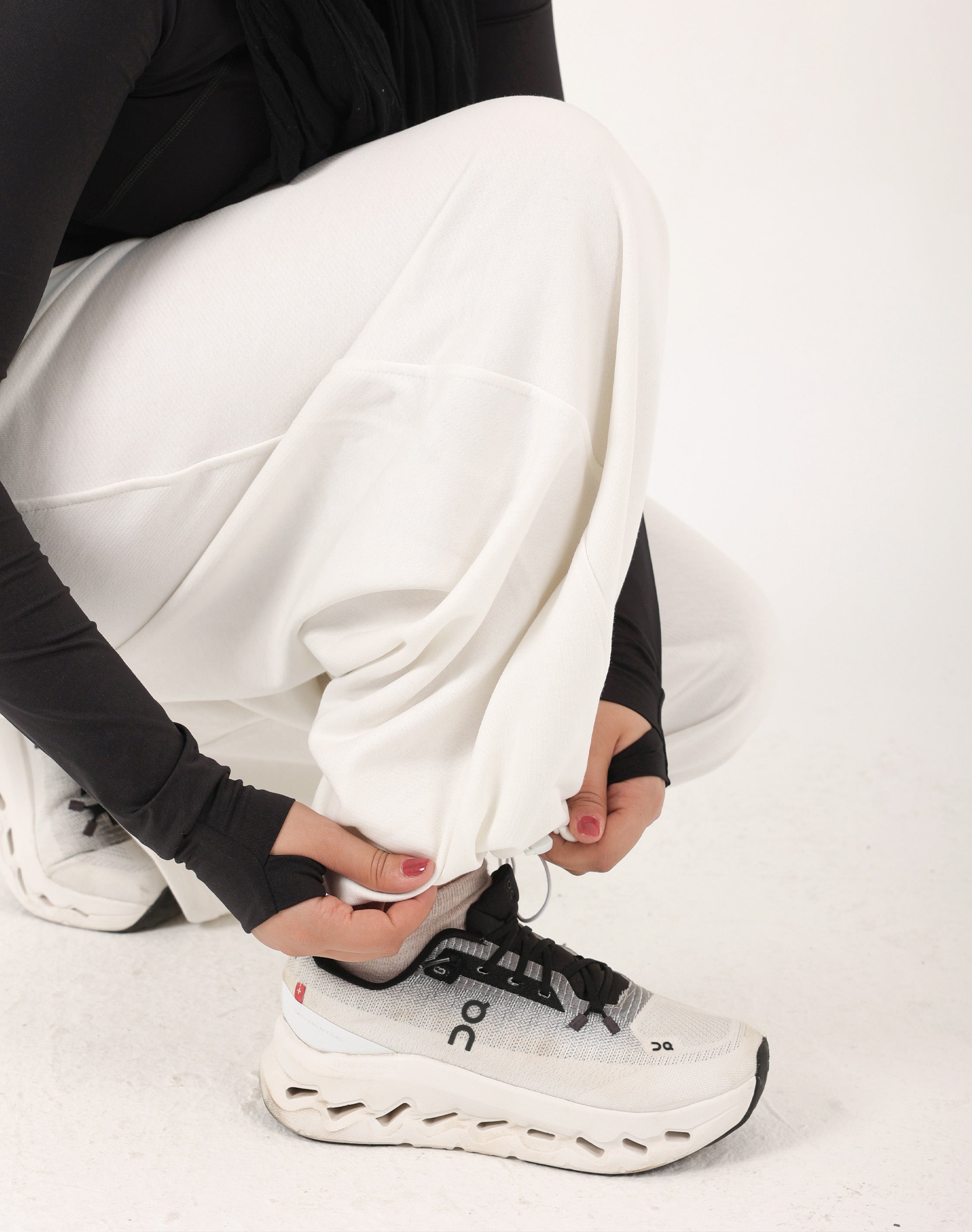 Close-up of white Doe Cloud Fit Pants brushed cotton fabric